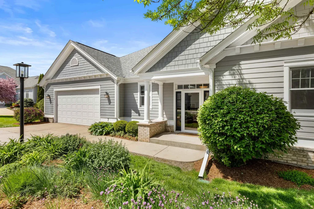 7 Settler Hill Circle, Madison