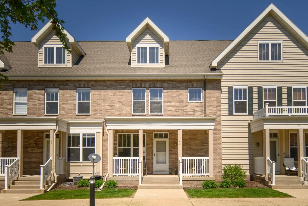 43 S Gardens Way, Fitchburg