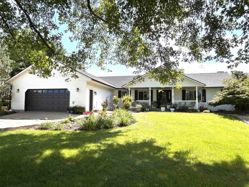 7672 Division Road, La Grange