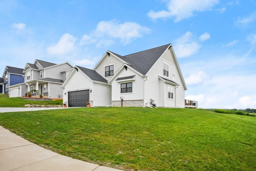 201 Trail View Lane, Lake Mills