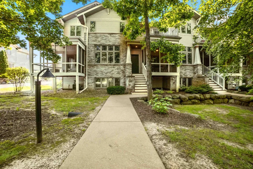 52 Wood Brook Way, Fitchburg