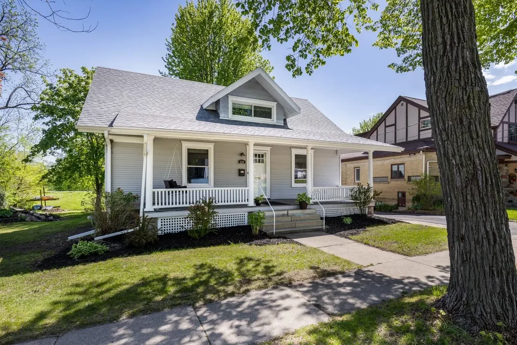 324 W Edgewater Street, Portage