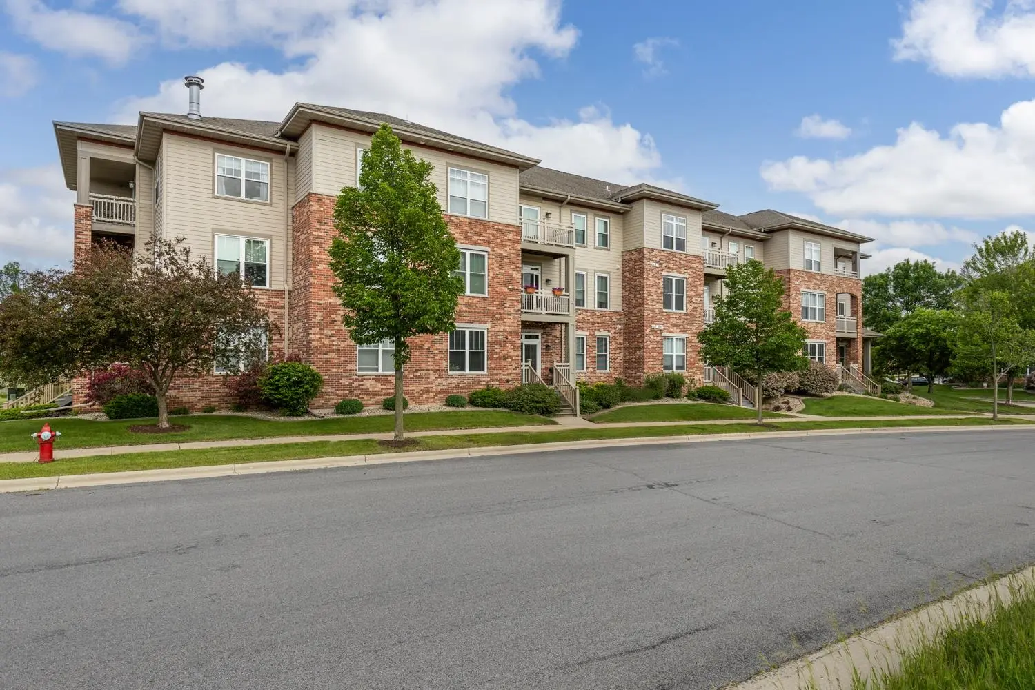 Photo of Listing #2002974