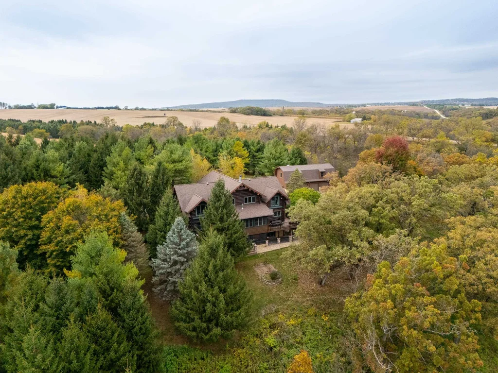 2195 County Road Z, Blue Mounds