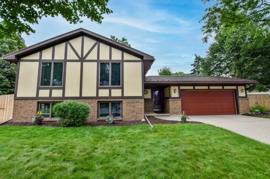 2645 S Norfolk Circle, Fitchburg