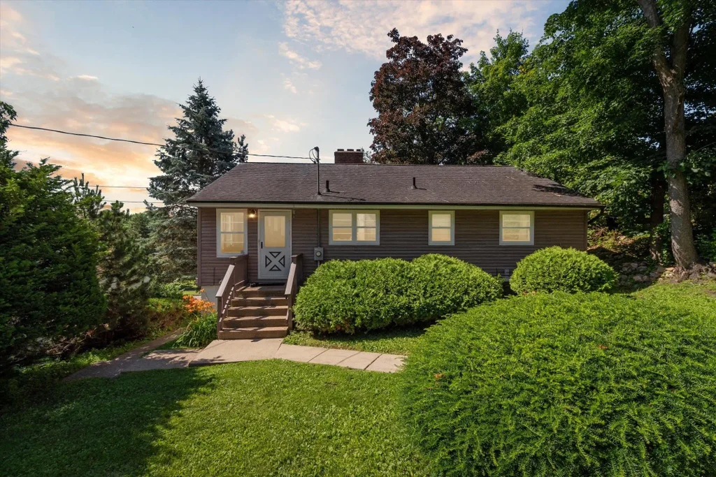 116 9th Avenue, Baraboo