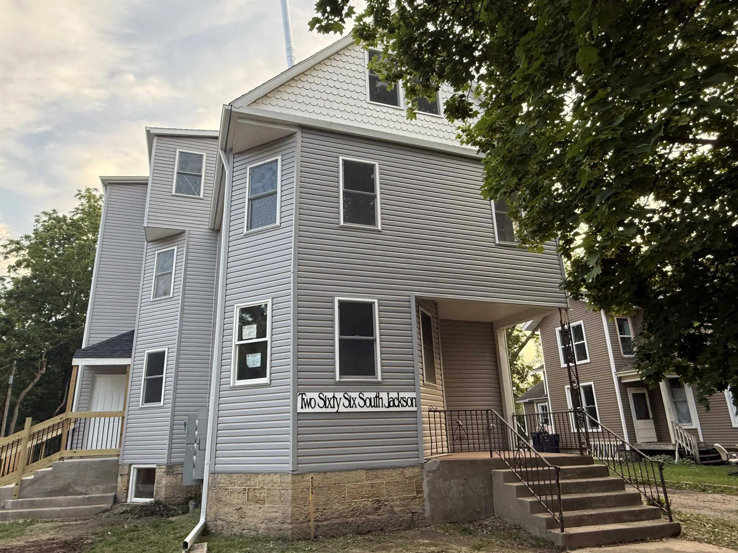 Photo of Listing #2003740