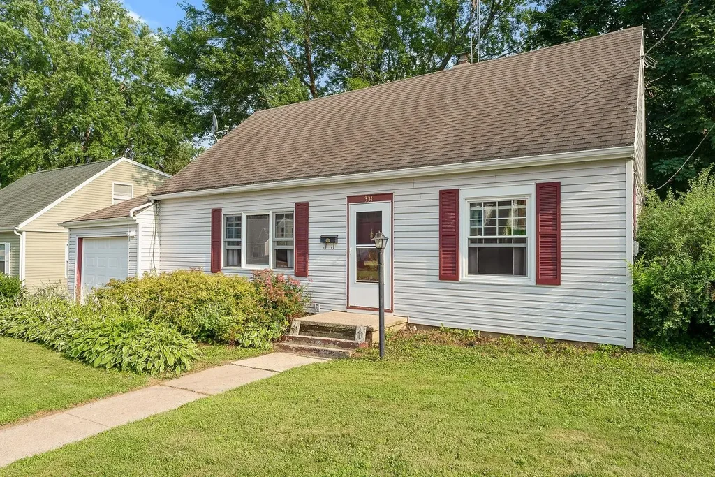331 Badger Drive, Baraboo