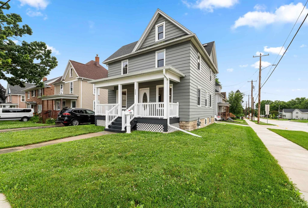 325 W Maple Avenue, Beaver Dam