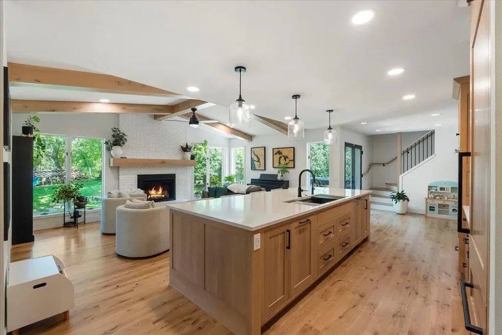 5 Hodgson Court, Madison