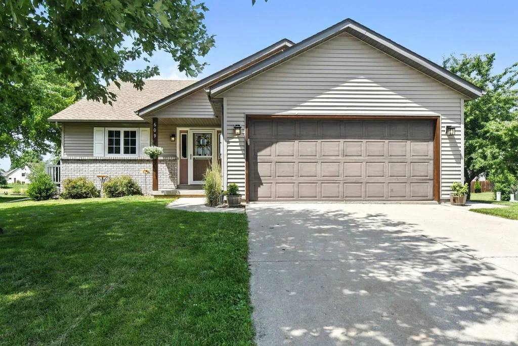 609 N Woods Edge Drive, Oregon