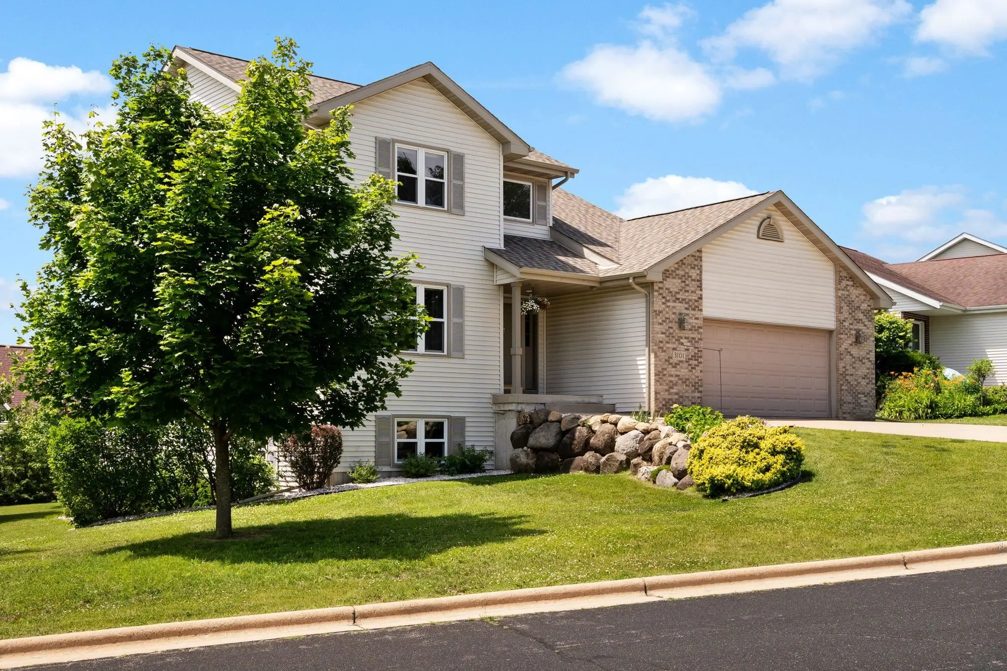 Photo of Listing #2004507