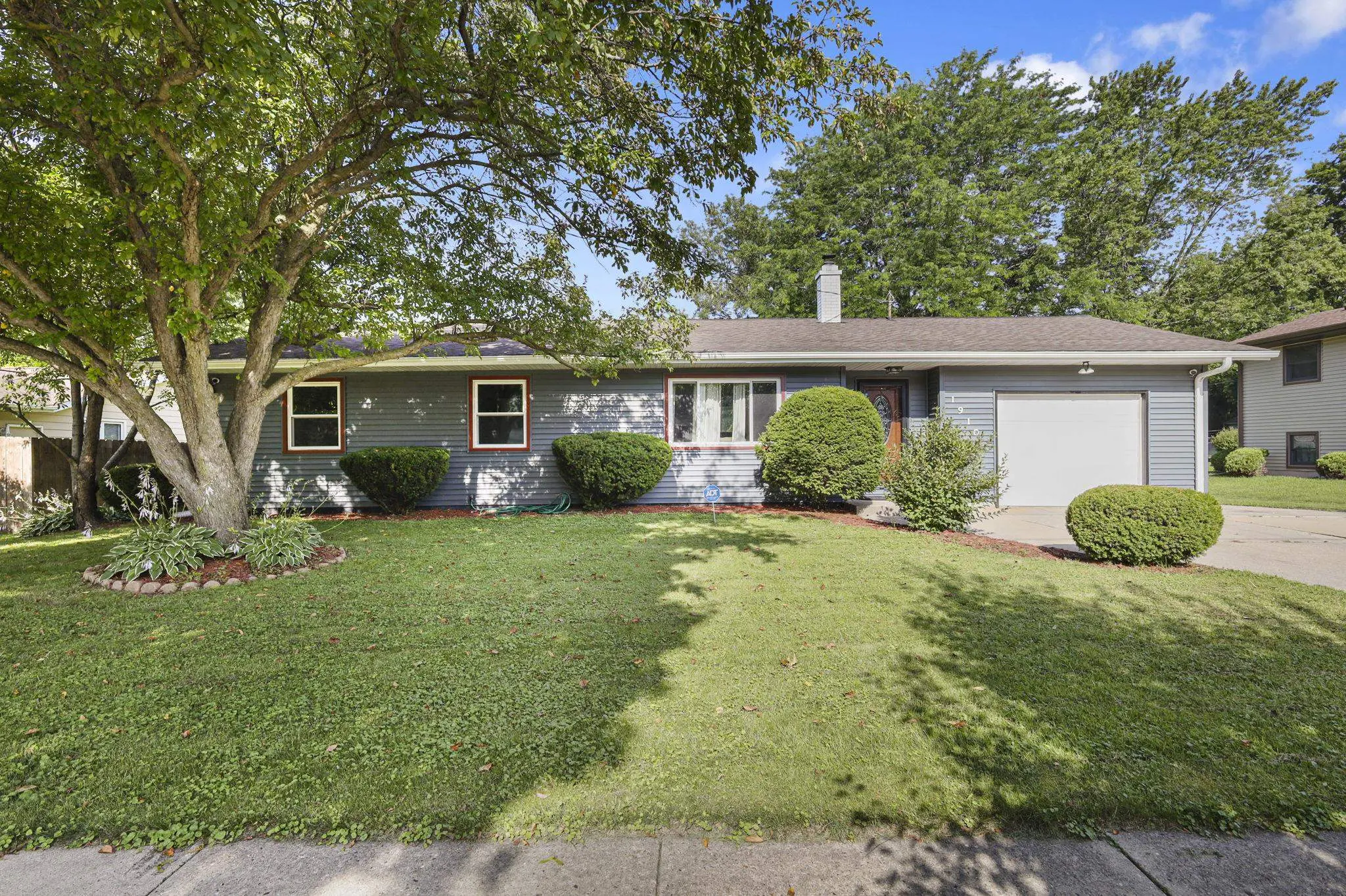 Photo of Listing #2004602