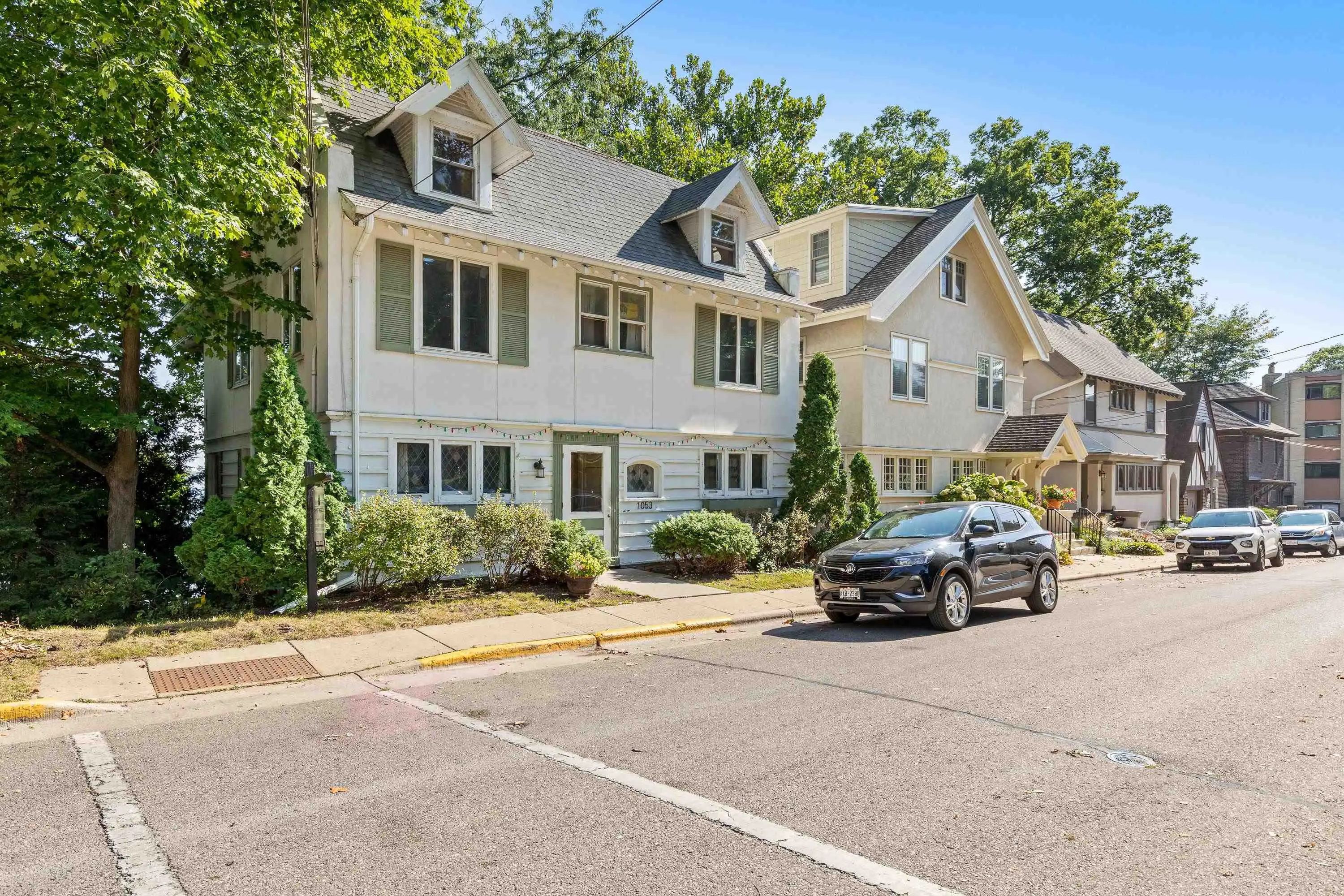 Photo of Listing #2004635