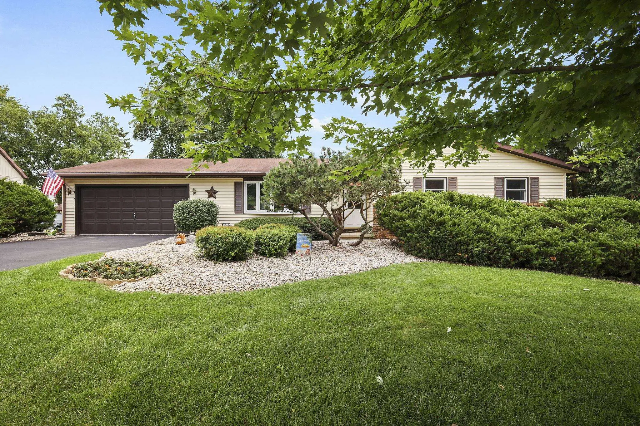 Photo of Listing #2004710