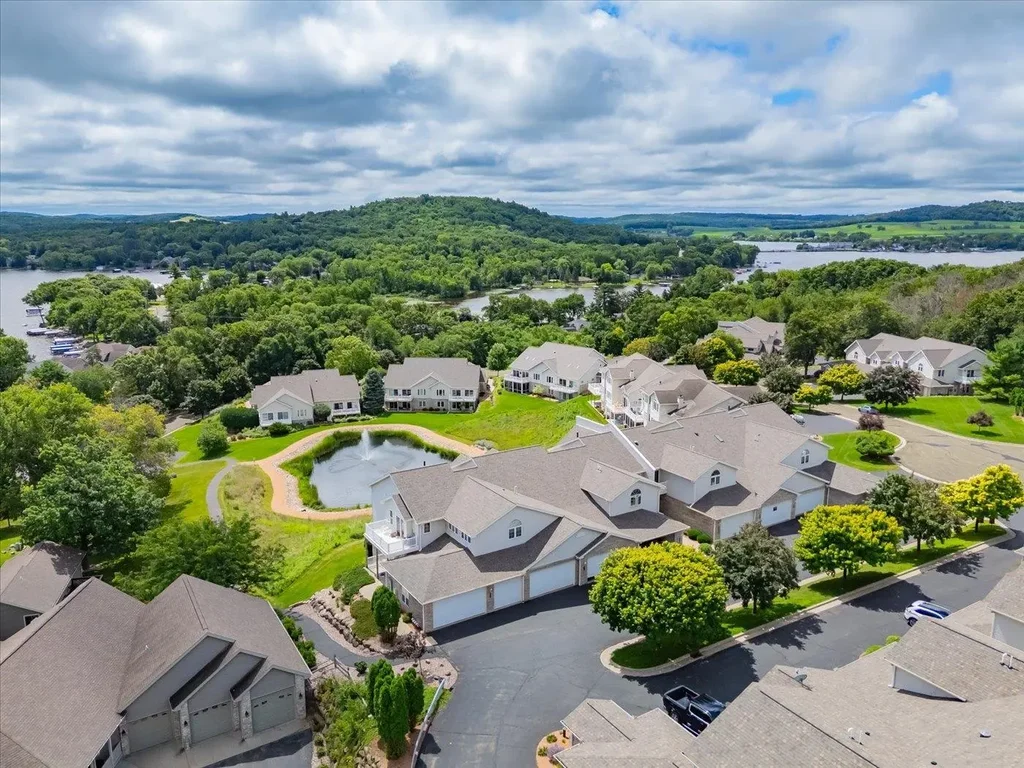 W11558 Island View Court, Lodi