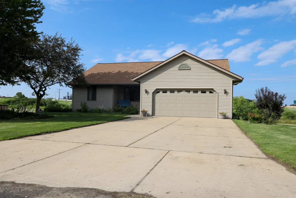N1468 Sunset Drive, Arlington