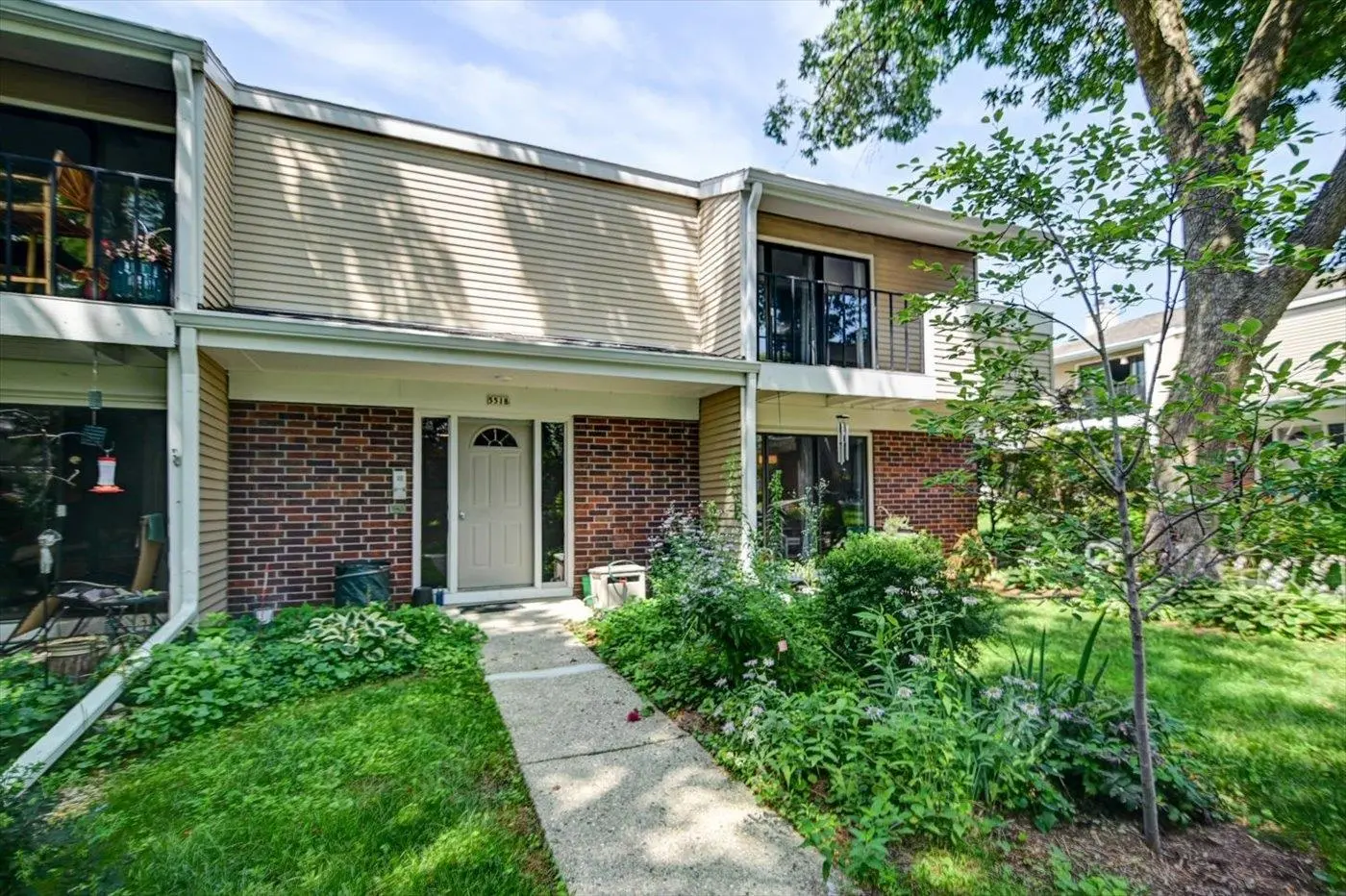 Photo of Listing #2004930