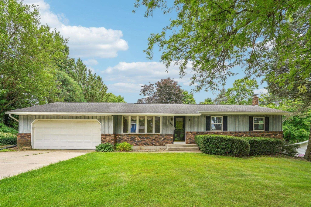 405 Blue View Drive, Mount Horeb