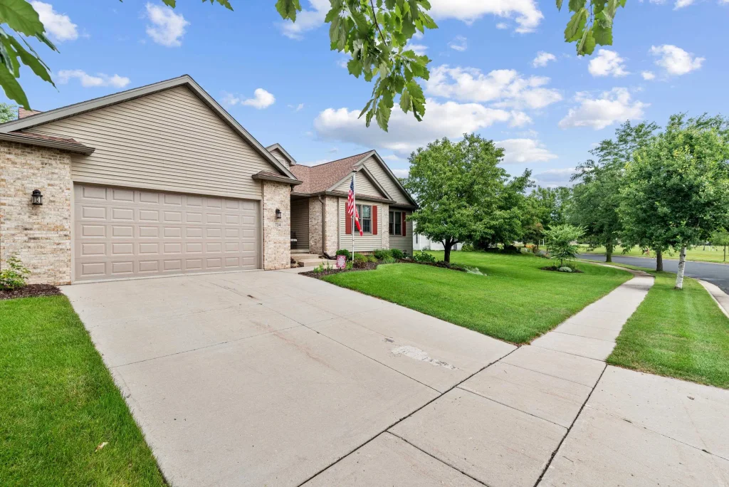 724 Harvest Lane, Stoughton