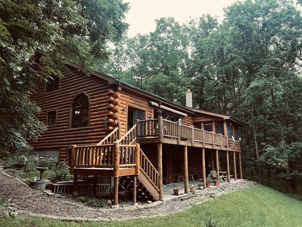 61651 Hawk Point Road, Ferryville