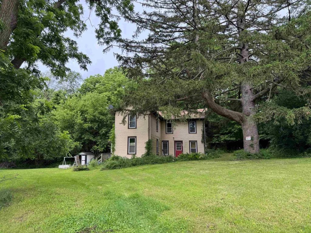 1803 Rockport Road, Janesville