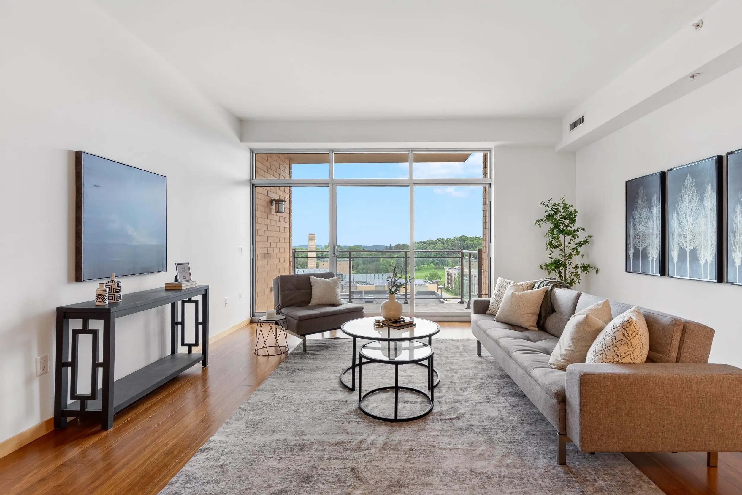 Photo of Listing #2005371