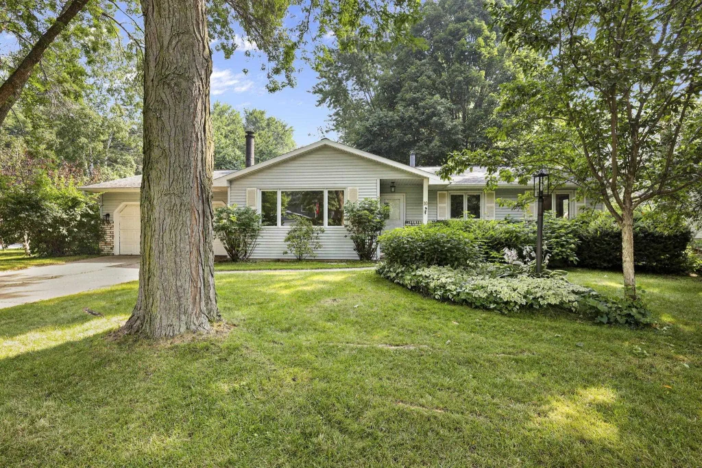 10 Krystana Way, Madison