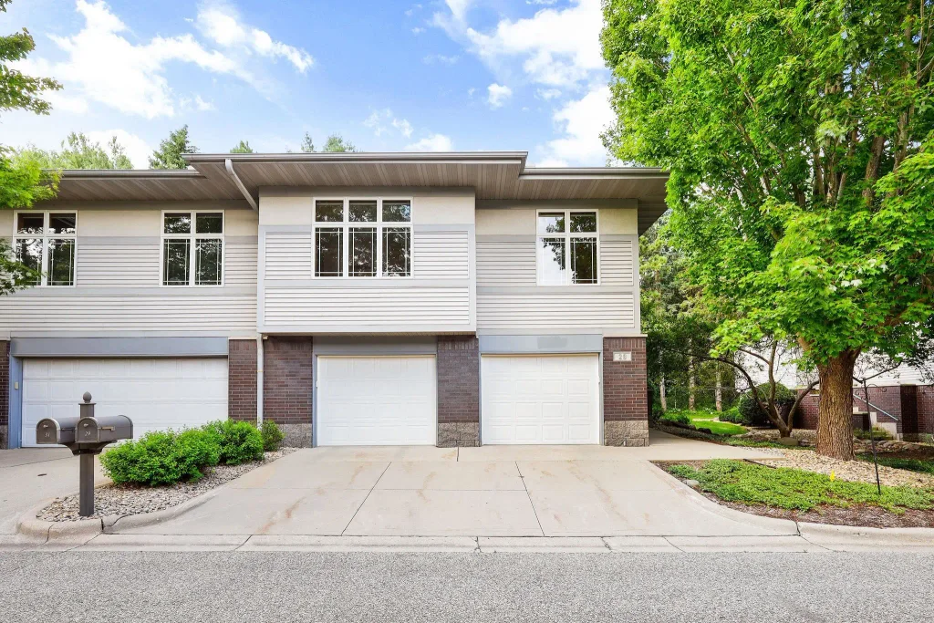 29 Deer Point Trail, Madison