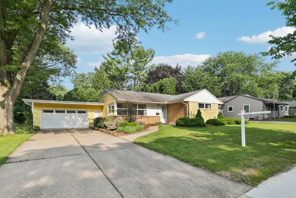 642 Charles Lane, Madison