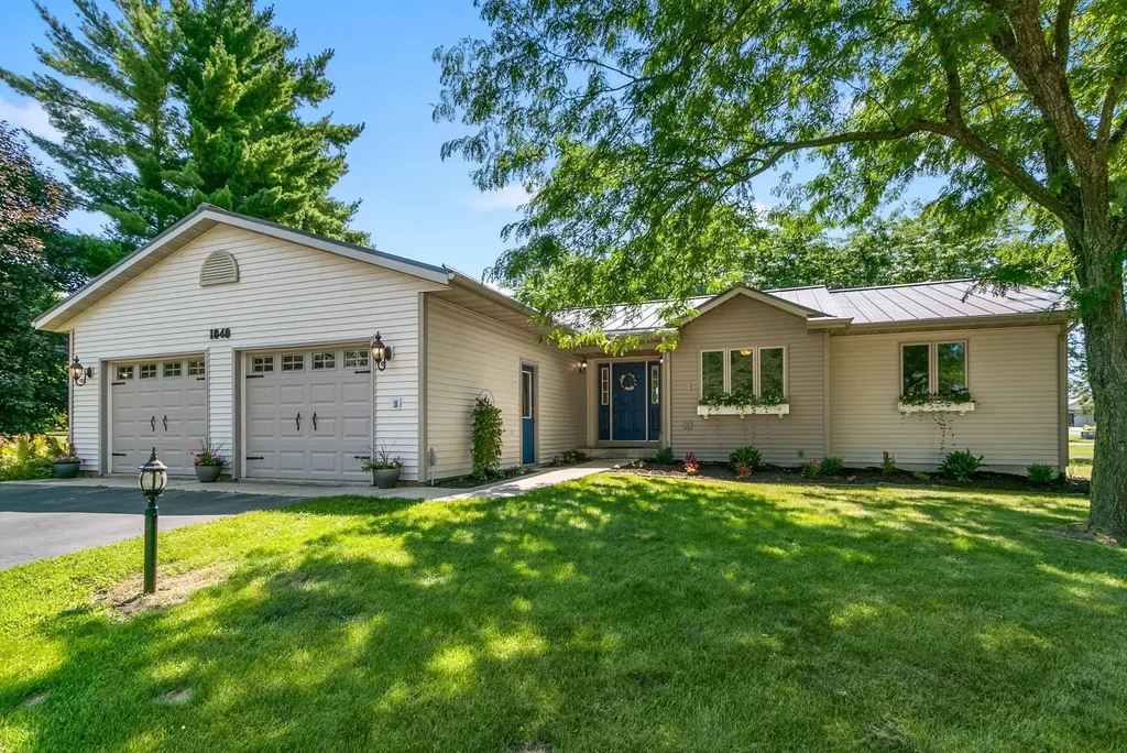 1040 Saddle Ridge, Pacific
