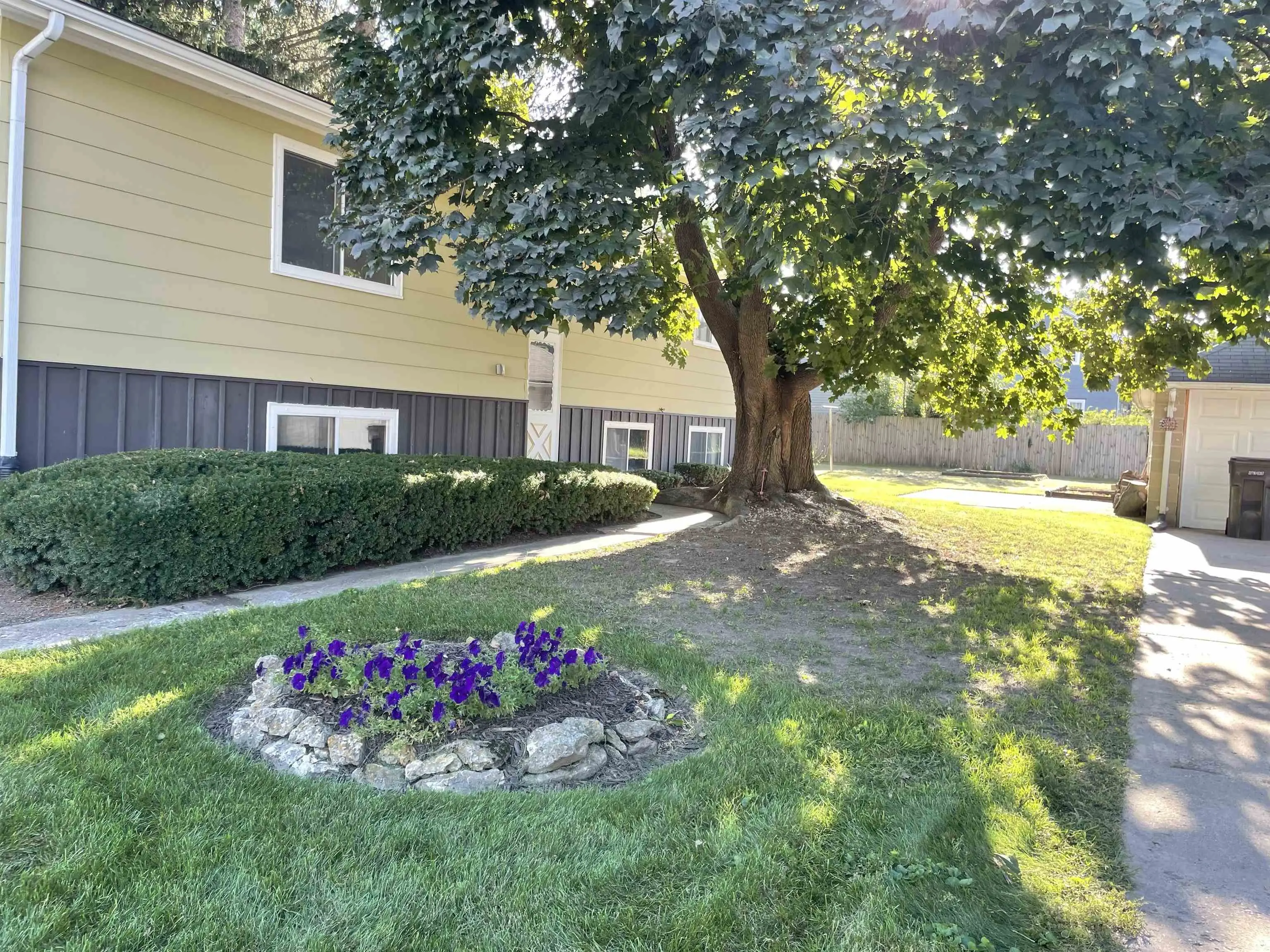 Photo of Listing #2005536