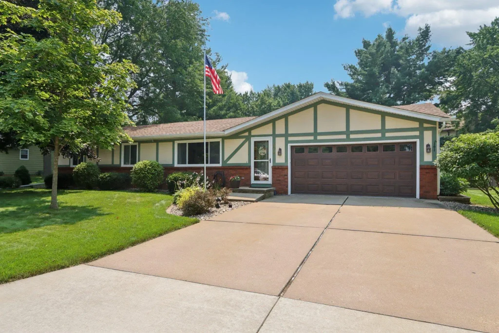 404 Seminole Way, DeForest