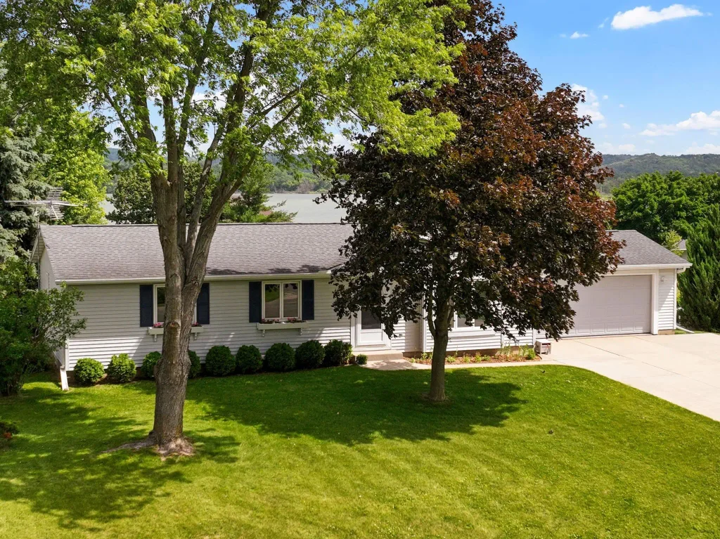 8338 Jade Drive, Roxbury