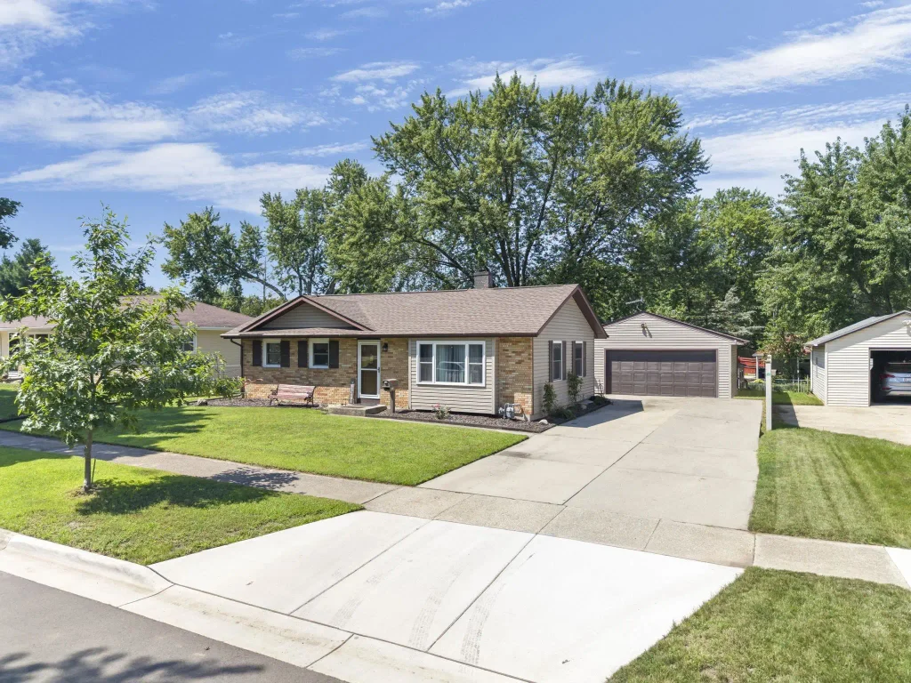 1616 Pershing Place, Janesville