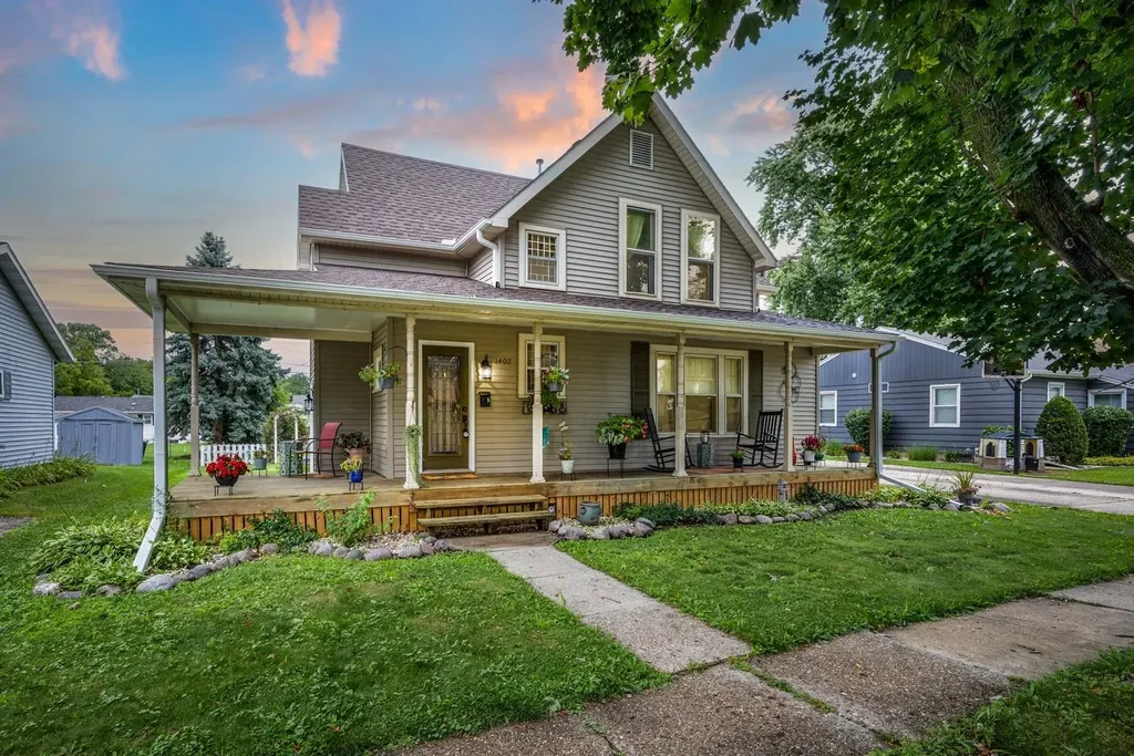 1402 Myra Avenue, Janesville