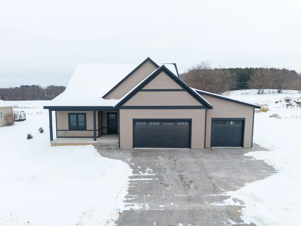 925 Hay Creek Trail, Reedsburg