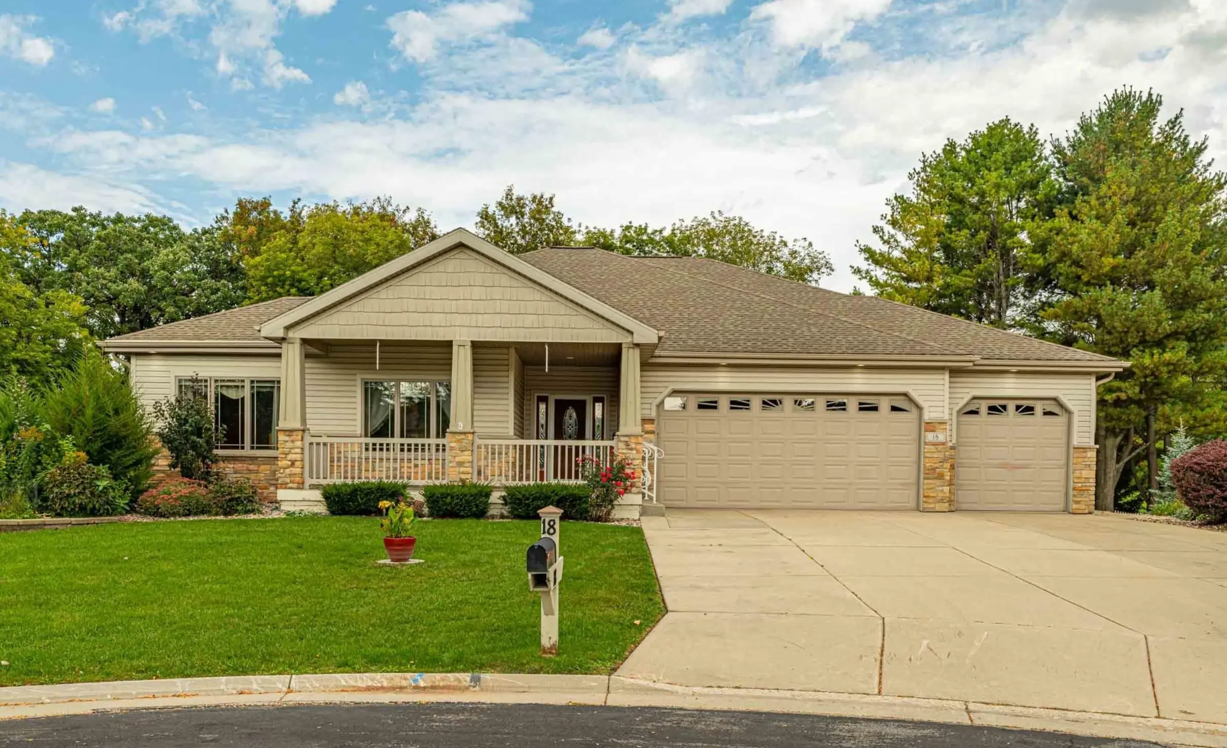 Photo of Listing #2005949