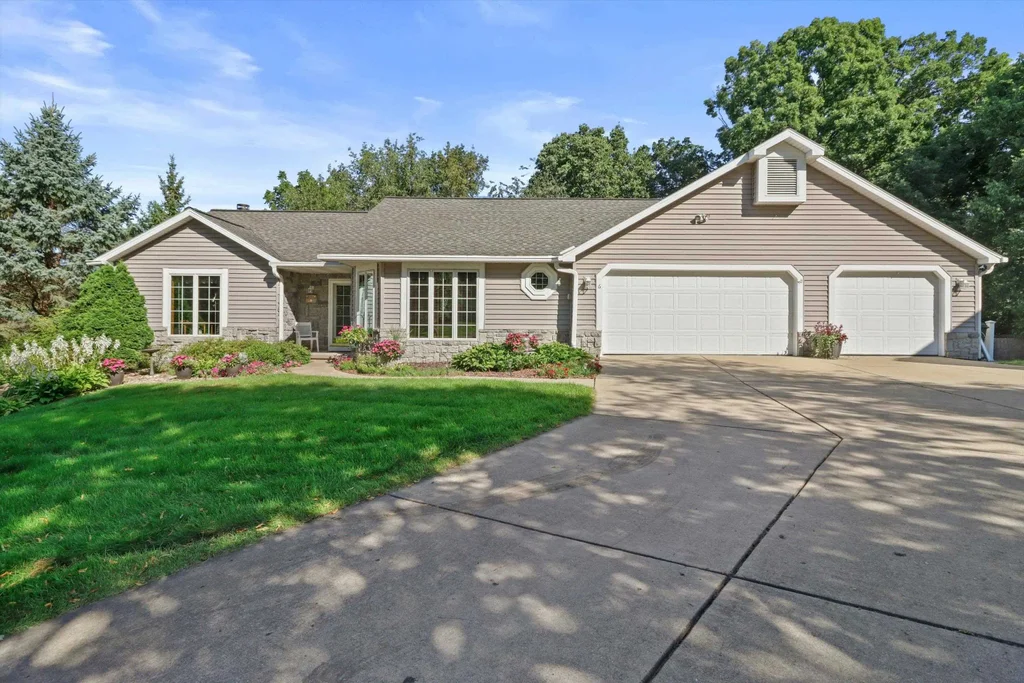 6 Waywood Circle, Madison