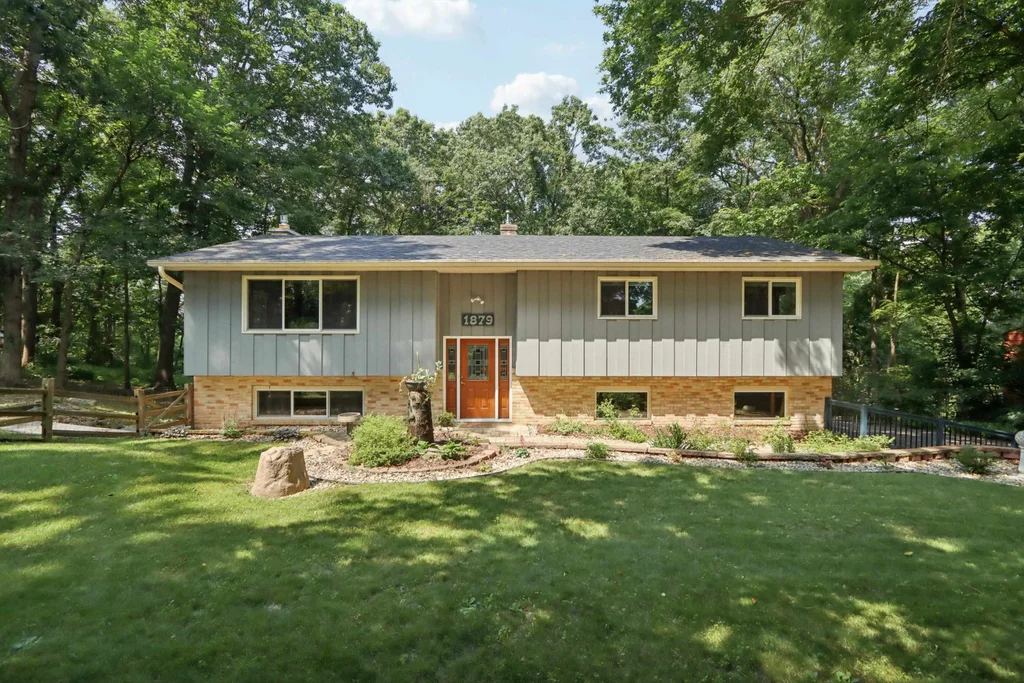 1879 Briarwood Lane, Fitchburg