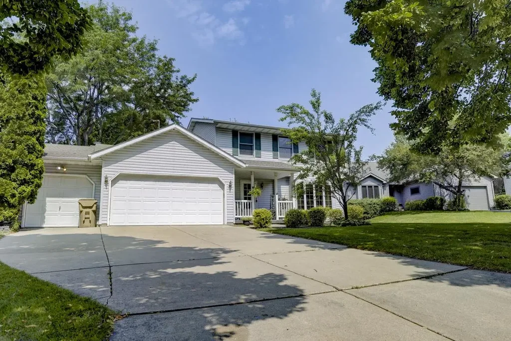 2 Brookins Court, Madison