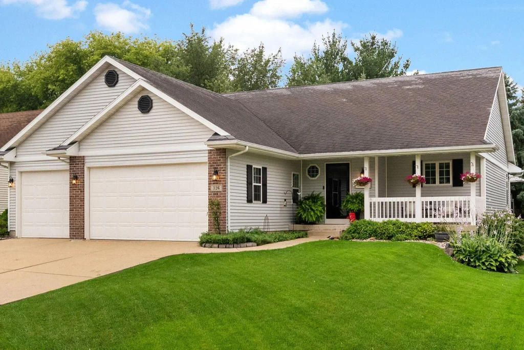 326 N Heatherstone Drive, Sun Prairie