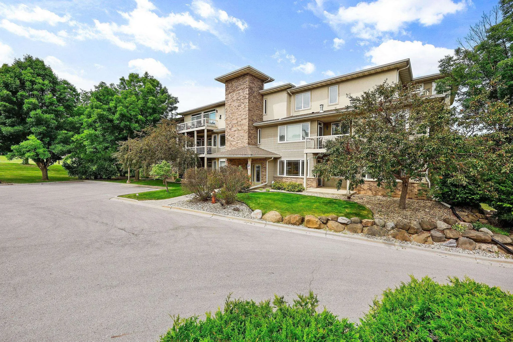 Photo of Listing #2006355