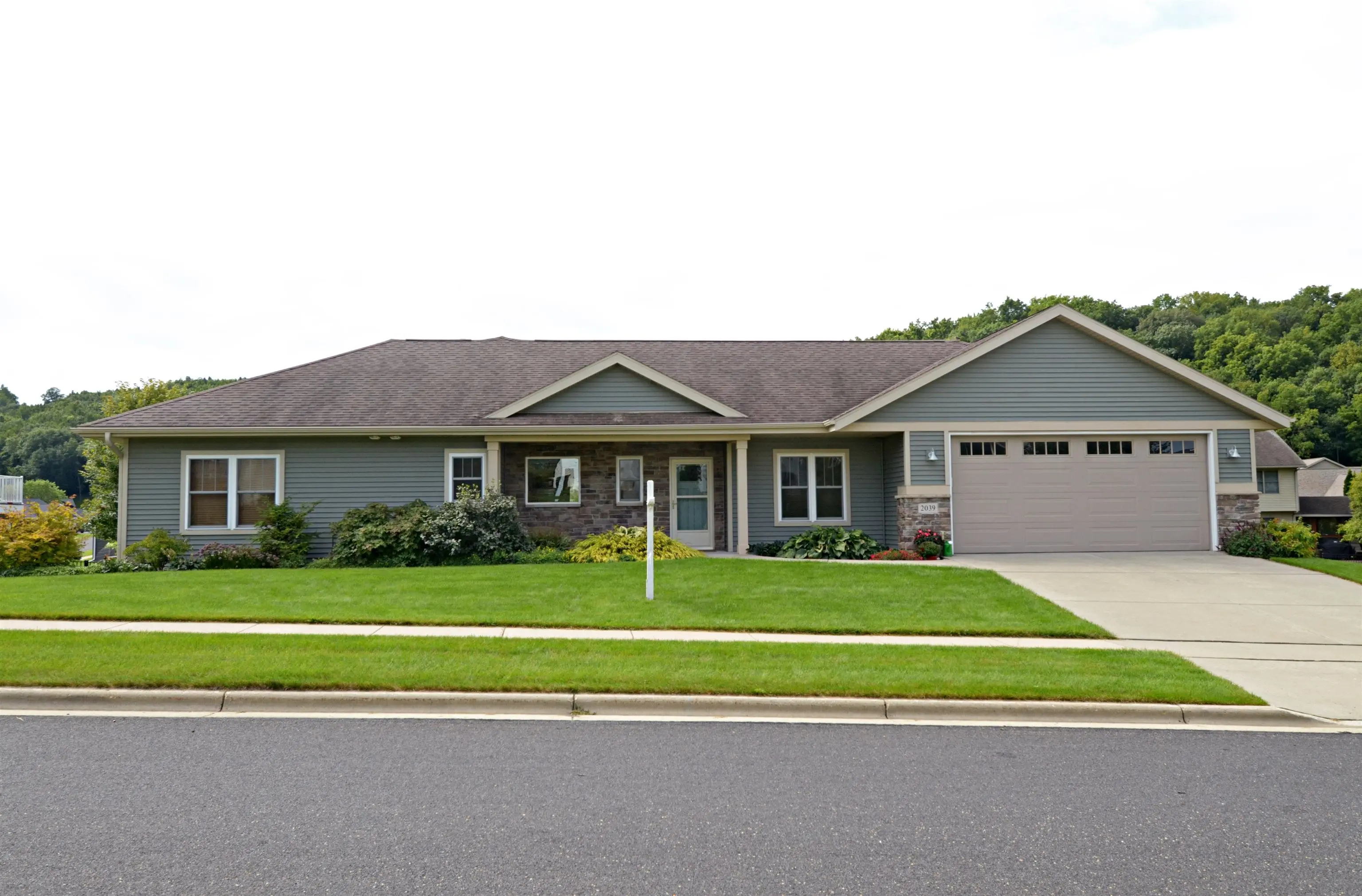 Photo of Listing #2006365