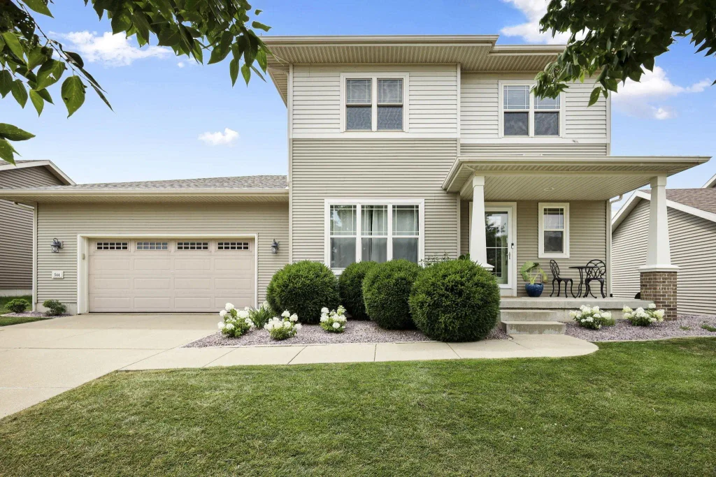 544 Pine Lawn Parkway, Madison