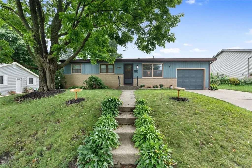 4613 School Road, Madison