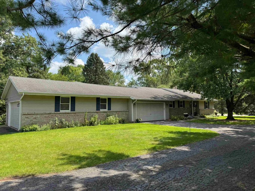 1236 Somerset Court, Janesville