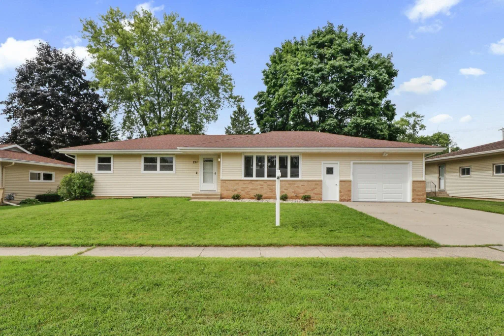 211 6th Street, Waunakee