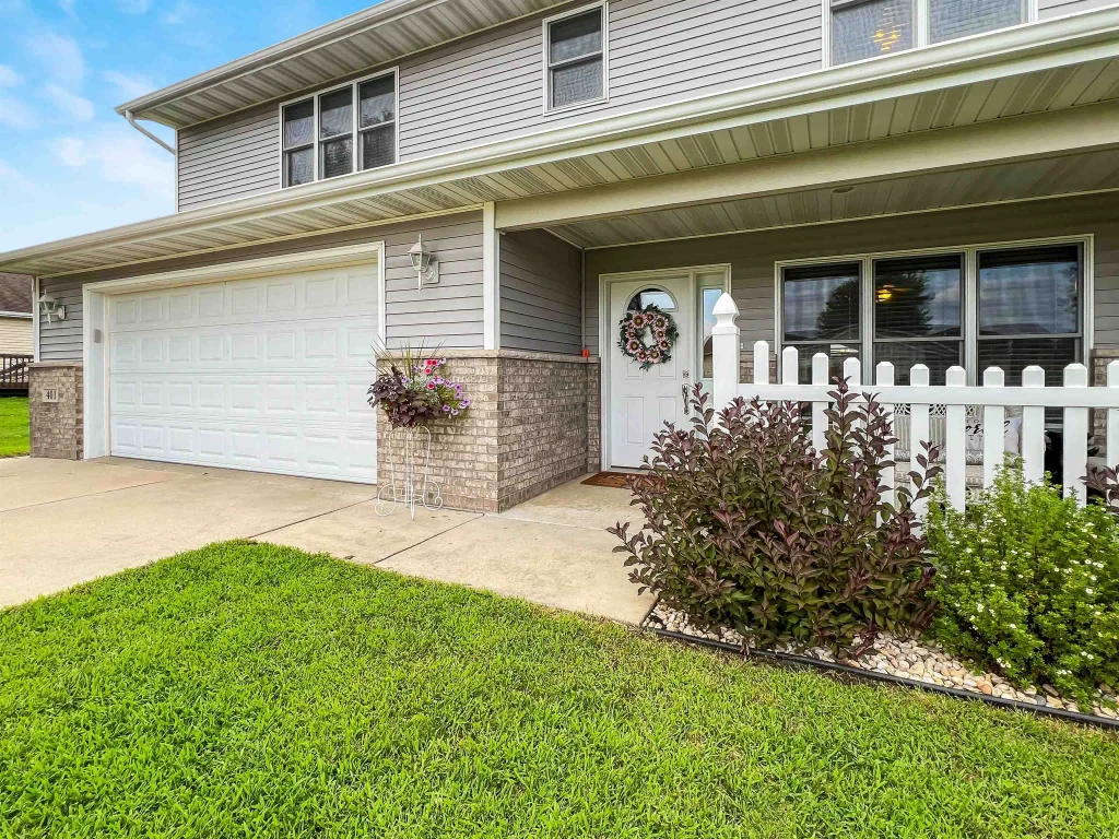 401 David Circle, Arena