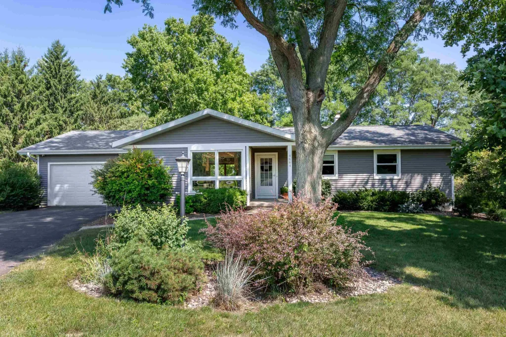 4664 Hawthorne Court, Middleton